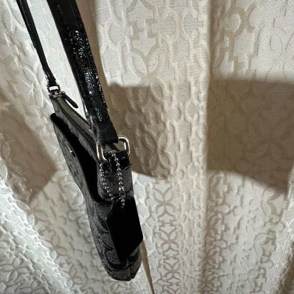 Coach Signature Logo Crossbody Black/Gray Silver Hardware Zip Top Lined F52175